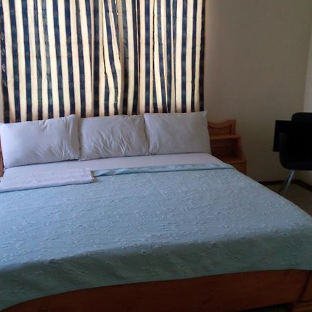 M-R Lodge Mankesim Екстериор снимка