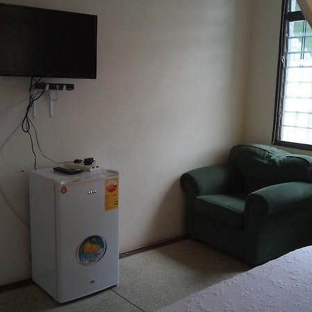 M-R Lodge Mankesim Екстериор снимка